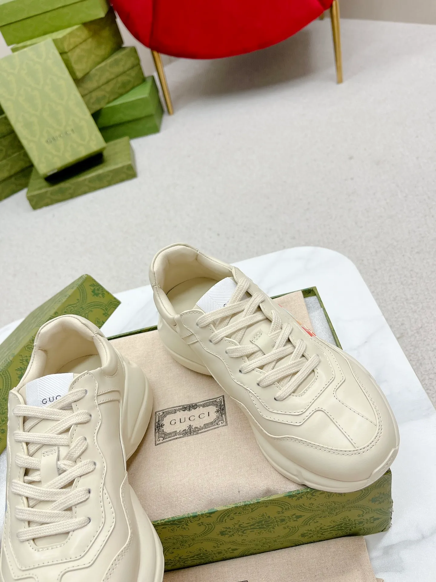👟👟Ex-factory price 700👟👟 Men +10 Gucci’s top version of couple’s dad shoes series is new! 🖤 ⚠GG couple’s dad shoes have been very popular in recent years; new colors are updated constantly; new colors are updated, and our home and counters have new ones at the same time. This classic dad shoe is popular among celebrities and Internet celebrities. Anchors and others are sure to plant grass and call ❤ Classic fashion style, distressed leather surface, 5D drawing printing; mixed surface splicing colors, etc... Original customization (off-white eco-friendly cowhide, first layer of cowhide inside), original outsole... Shiny colorful drawings embellish the sides of the shoe body, old color rubbing, package production technology, 1:1 creation / only to make the best shoes. ⚠️ Comes with high-end full package at the counter. …………………………………………………… 👑❥∙Colour: Doraemon model/Mickey Mouse model/Lip model/Donald Duck model/Anchor model/Classic red and green striped logo model/NY letter model/Rainbow letter model/Red ebony cloth model/G letter pink cloth model/North Face joint model/Little Bear model/New blue color model/New orange color model 👑❥∙Size: Women’s model 35-40 Men's 39-44